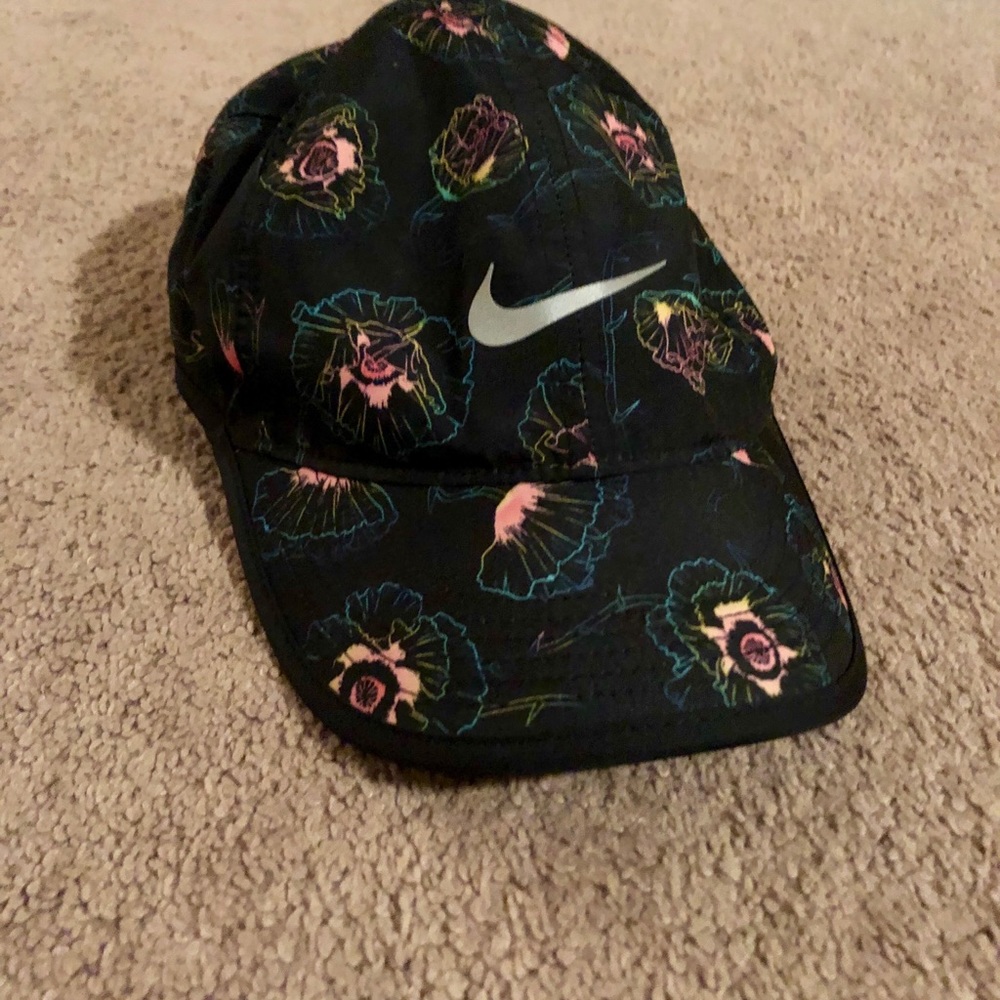 Nike hat women’s